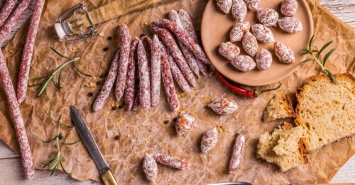 Un calendrier de l'avent rempli de mini-saucissons